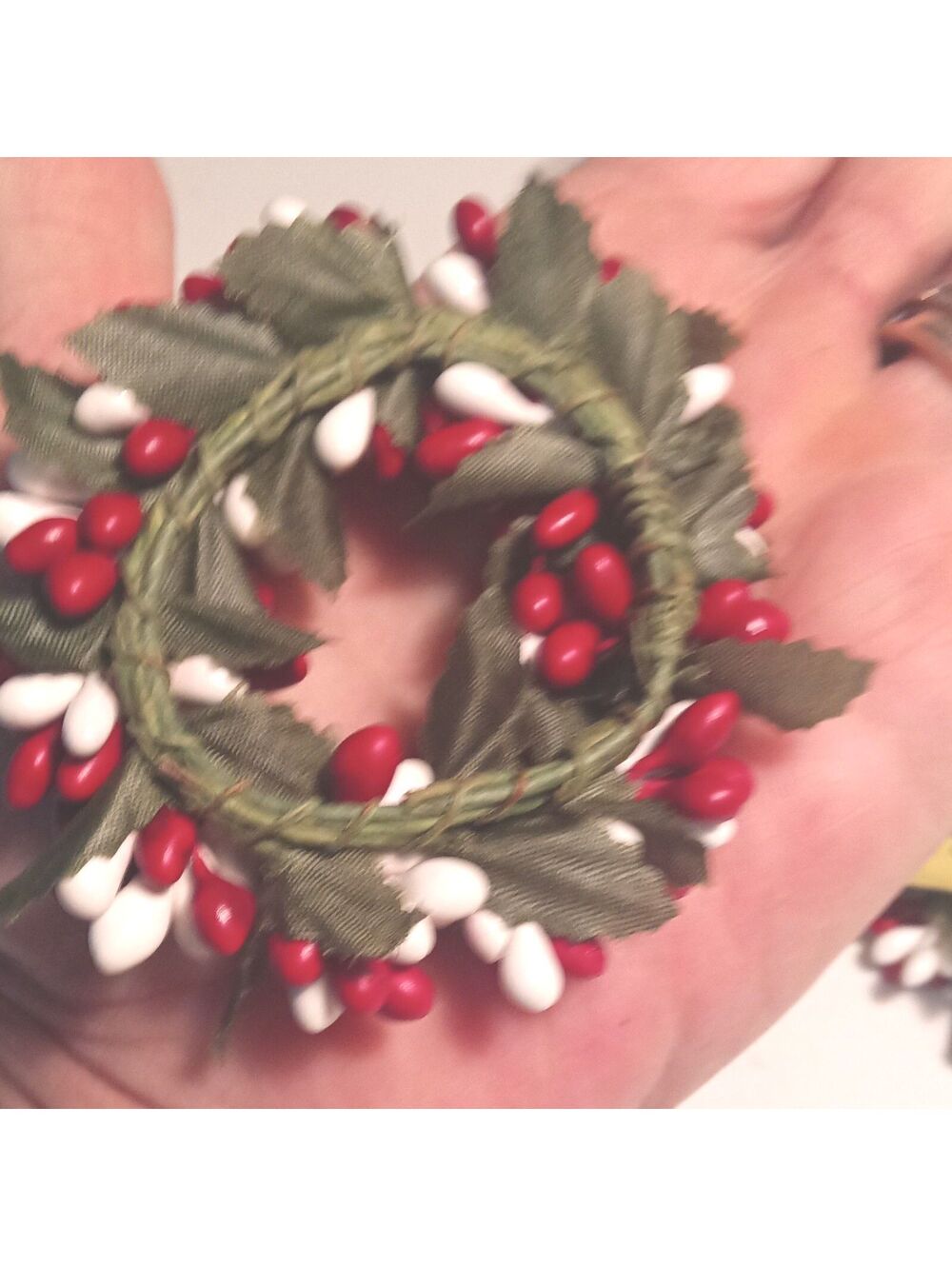 Lot of 6 New Primitive Red White Pip Berry 2" Candle Rings/Votive Napkin Rings - Picture 7 of 7